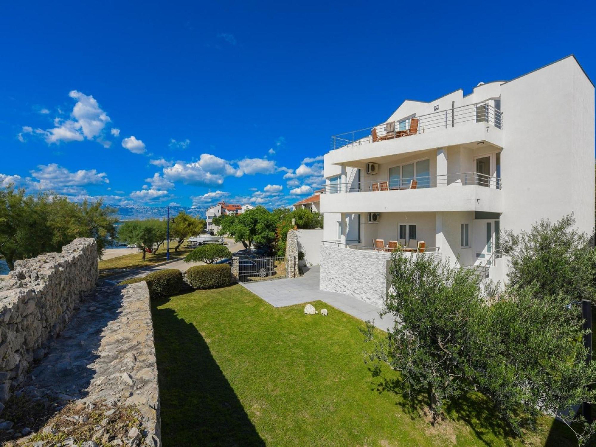 Modern Villa In Nin With Terrace Экстерьер фото